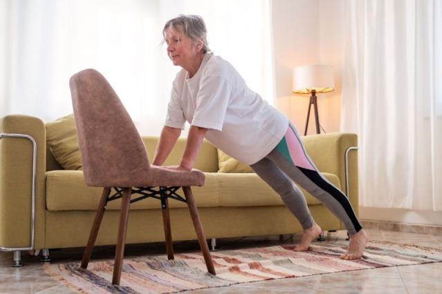 étirement sénior pour soulager douleurs 